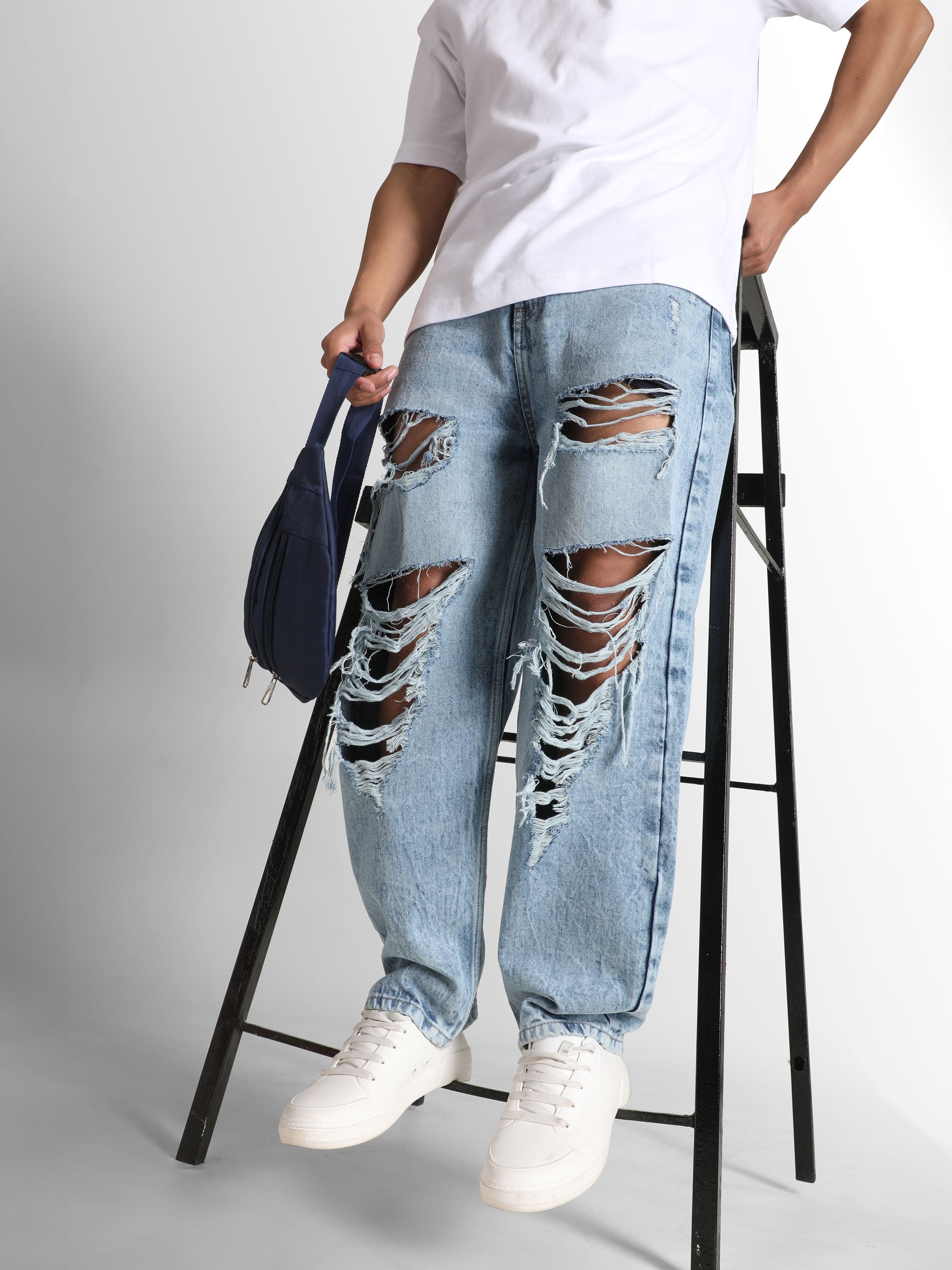 Men Relax Fit Highly Distressed Ligth Fade jeans