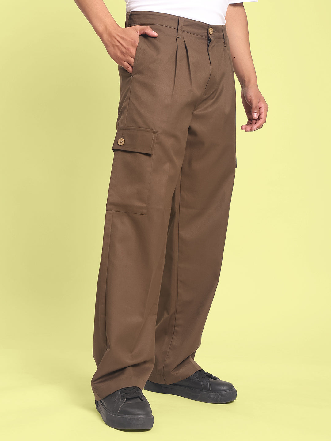 Men Korean Relaxed Fit High-Waisted Cargo Pants with Pleated Detailing