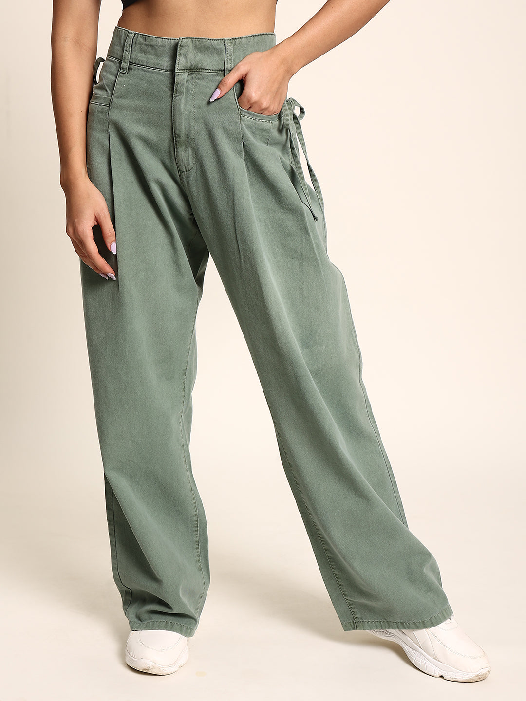 Women Green Rigid Straight Fit and Front Snaps Denim Trouser