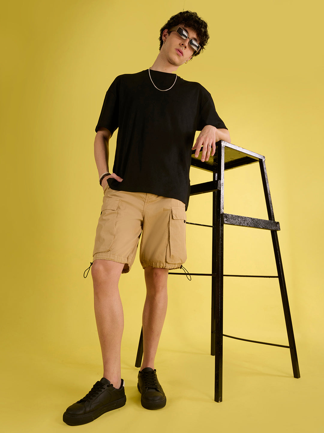 Men Solid Cargo shorts with adjustable hem