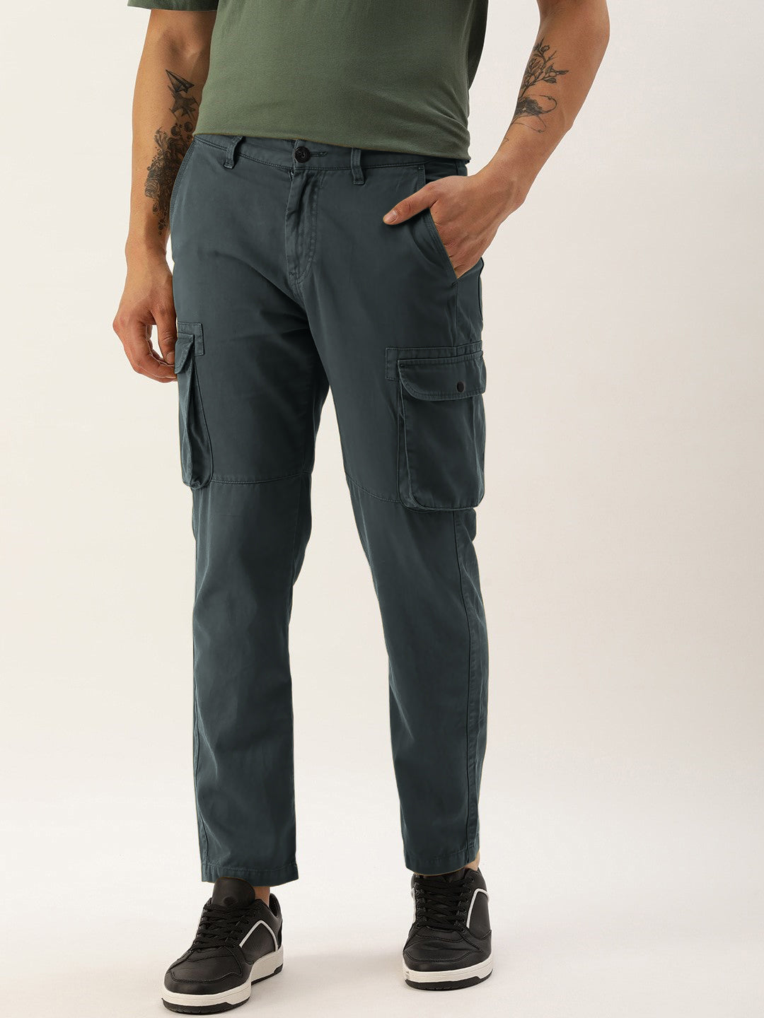 Men Dark Grey Overdyed Regular Fit Solid Cargo Trouser