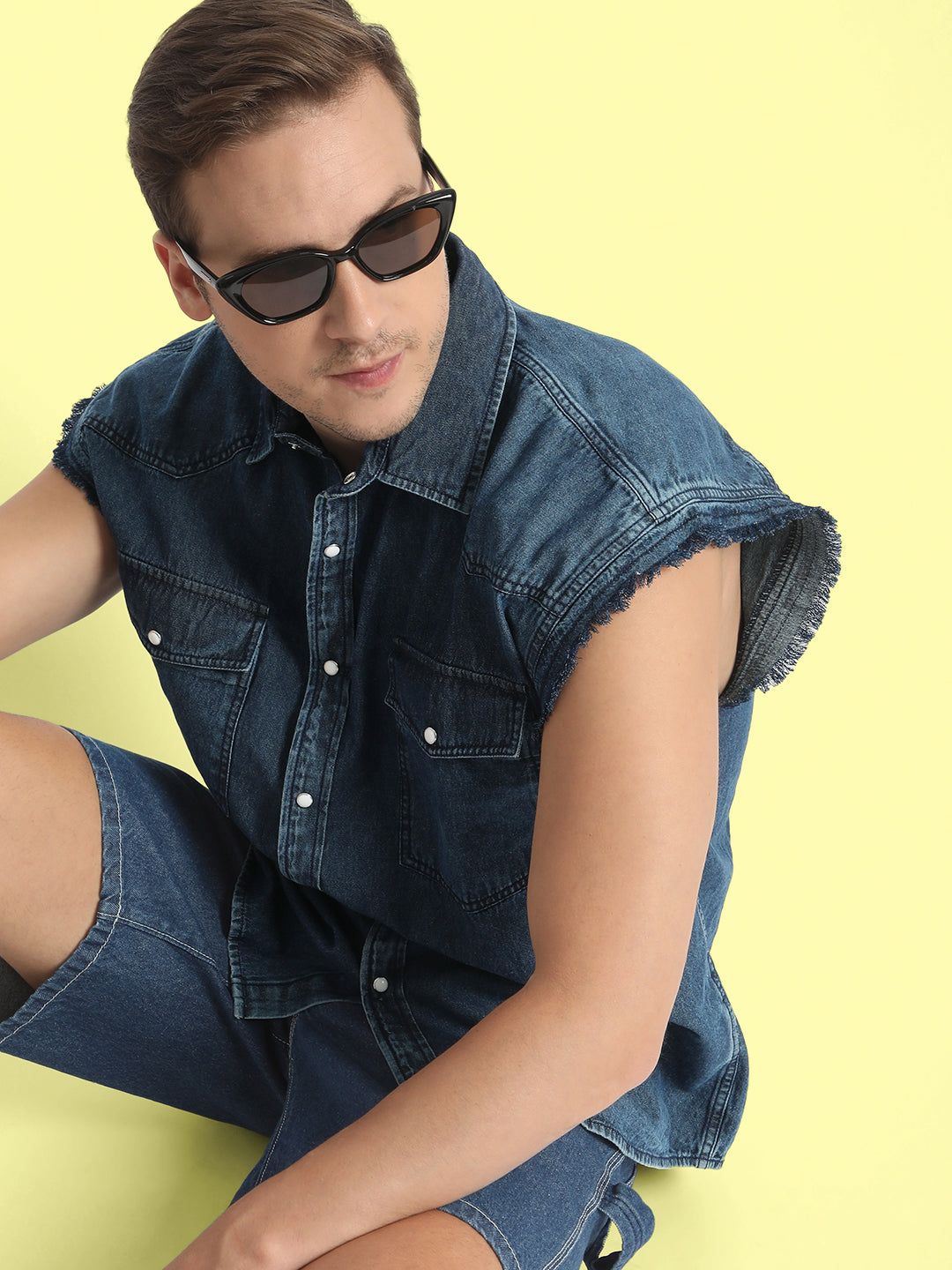 Men Sleeveless Denim Shirt with Pocket Detailing