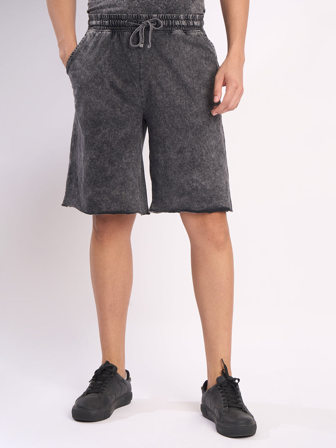 Men Grey Acid wash Raw edge Shorts