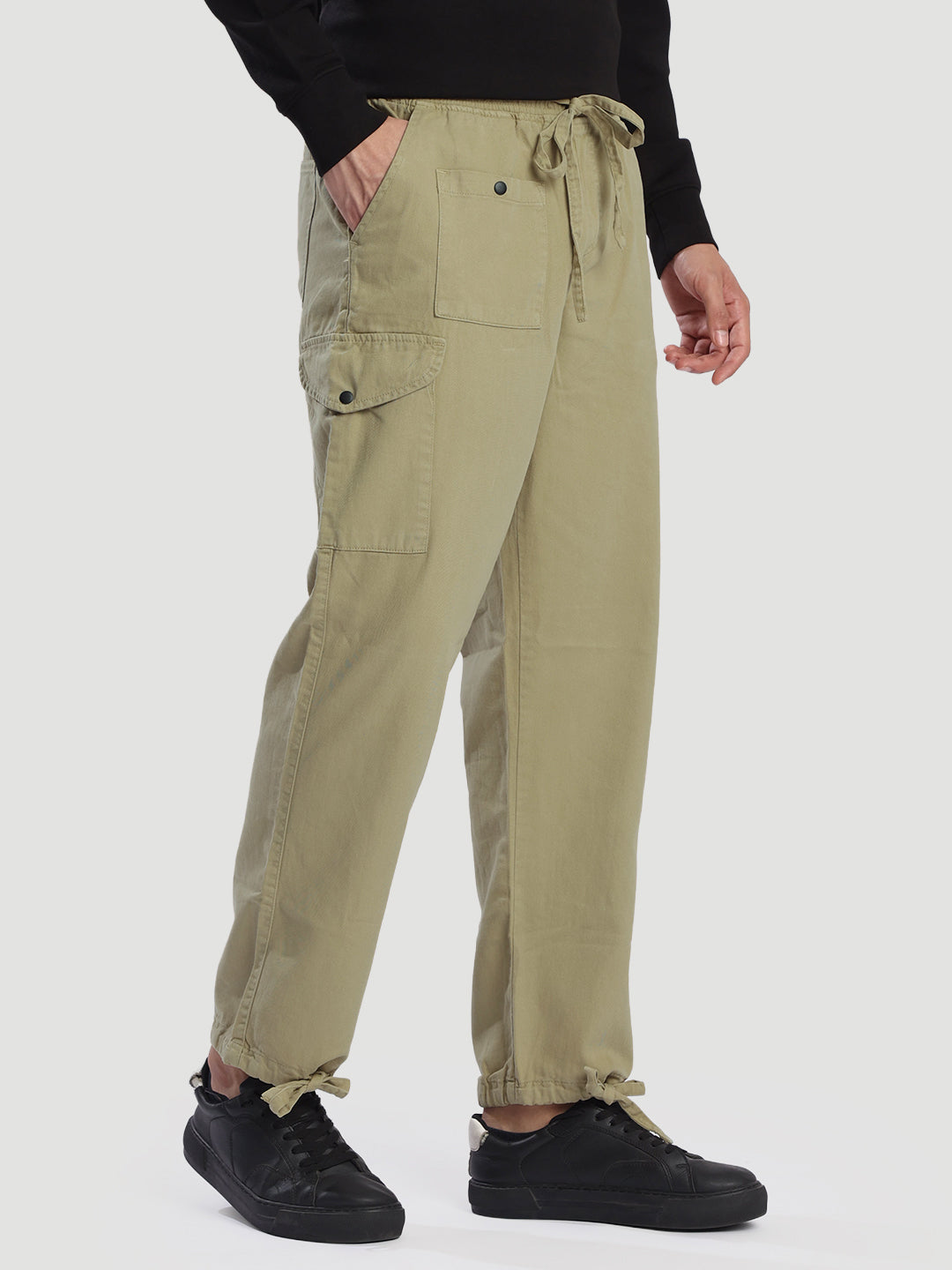 Mens cargo jogger with flap pockets