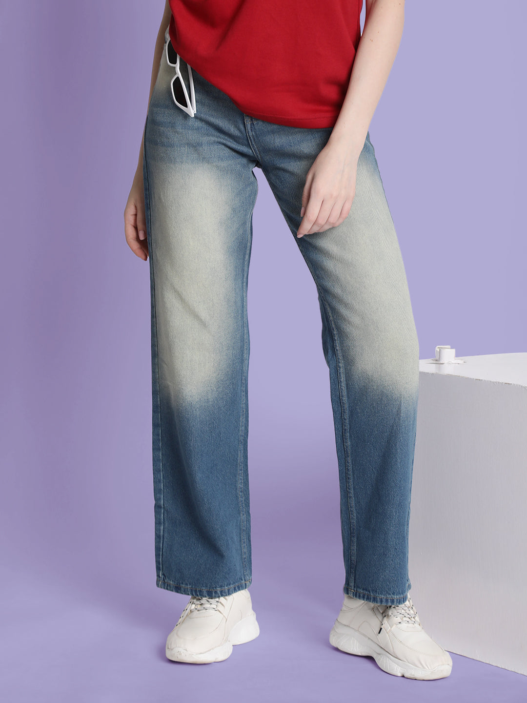 Women Blue-Tinted Light Fade Straight Fit Jeans