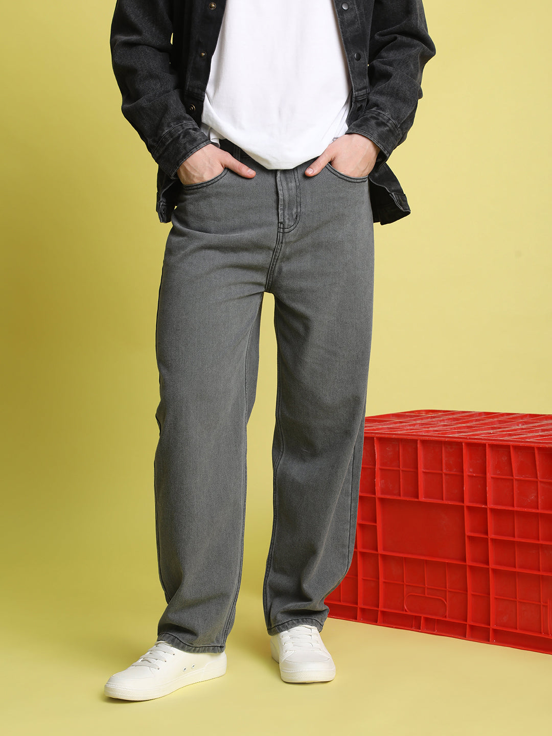 Men Grey Baggy-Fit Solid Jeans