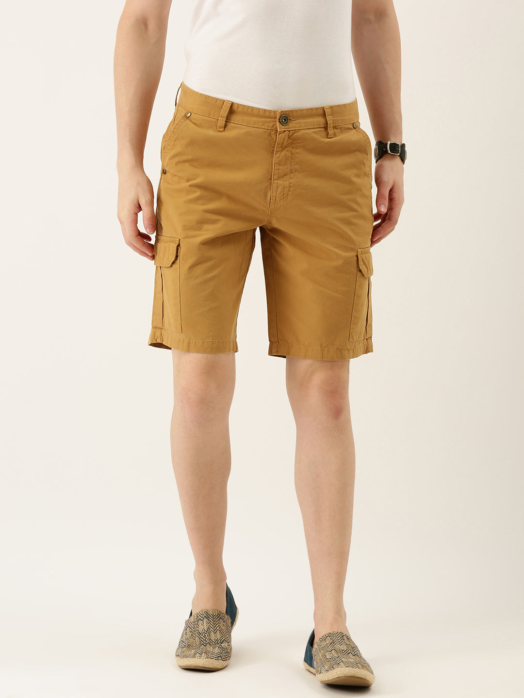 Men Khaki Slim Fit Solid Cargo Shorts