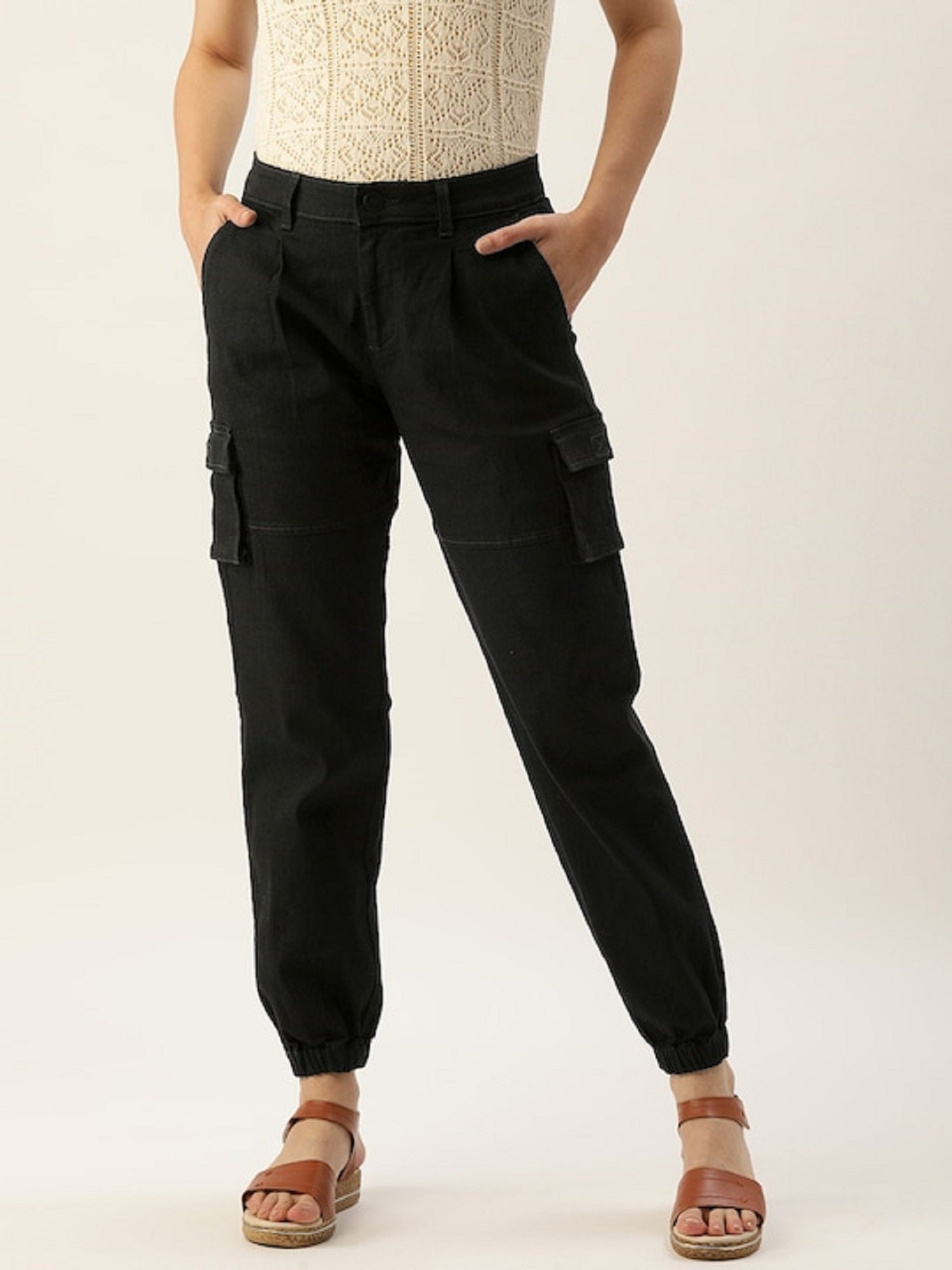 Women Black Regular Fit Solid Cargo Joggers Jeans