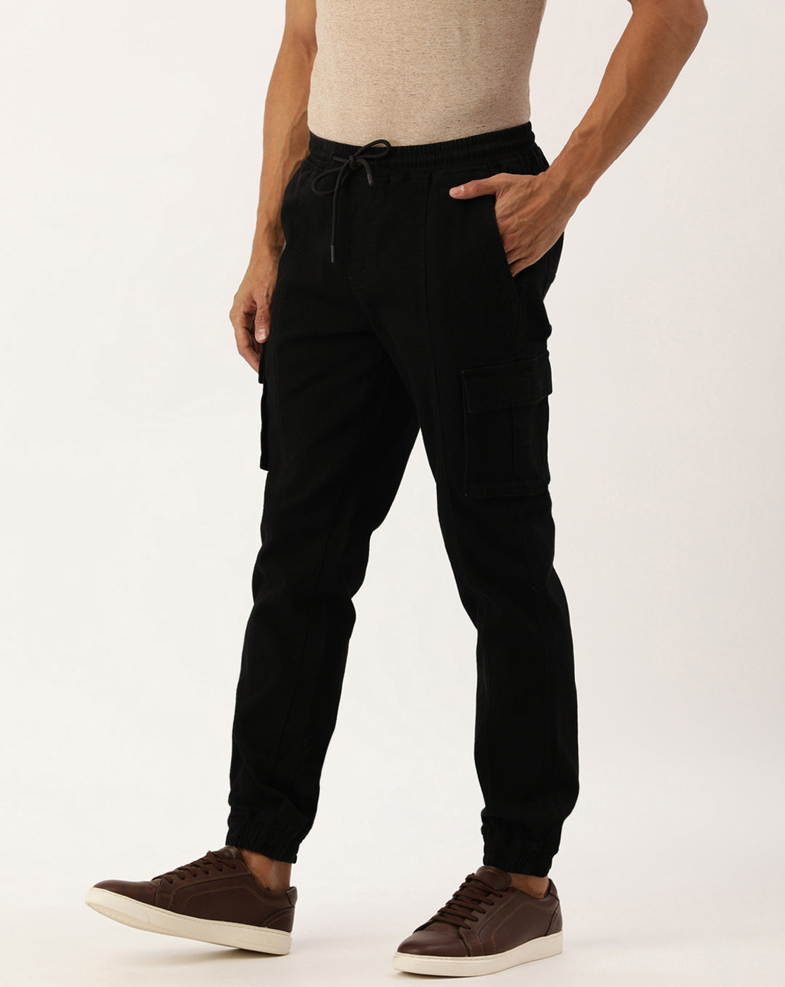 Men Black Regular Fit Solid Cargo Jogger Jeans