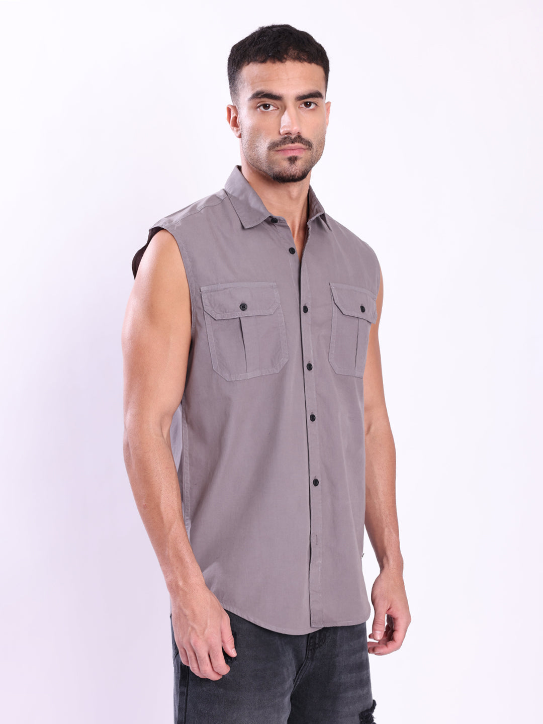 Men Grey Double Pocket Sleeveless shirt