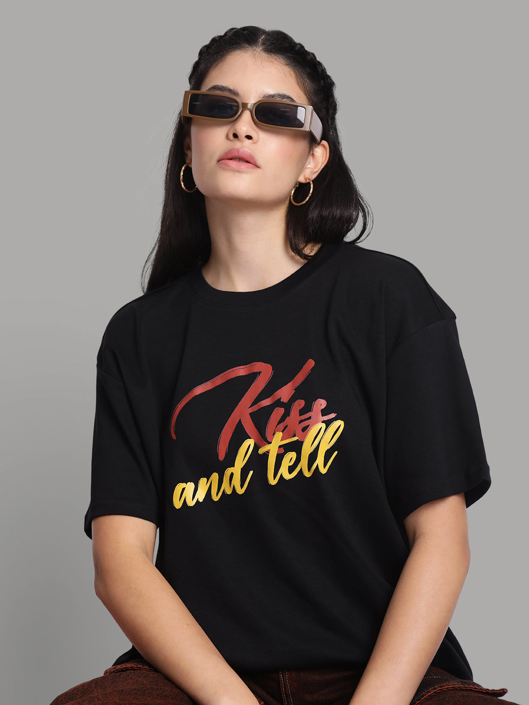 Women Black 'Kiss and Tell' Graphic Print T-shirt