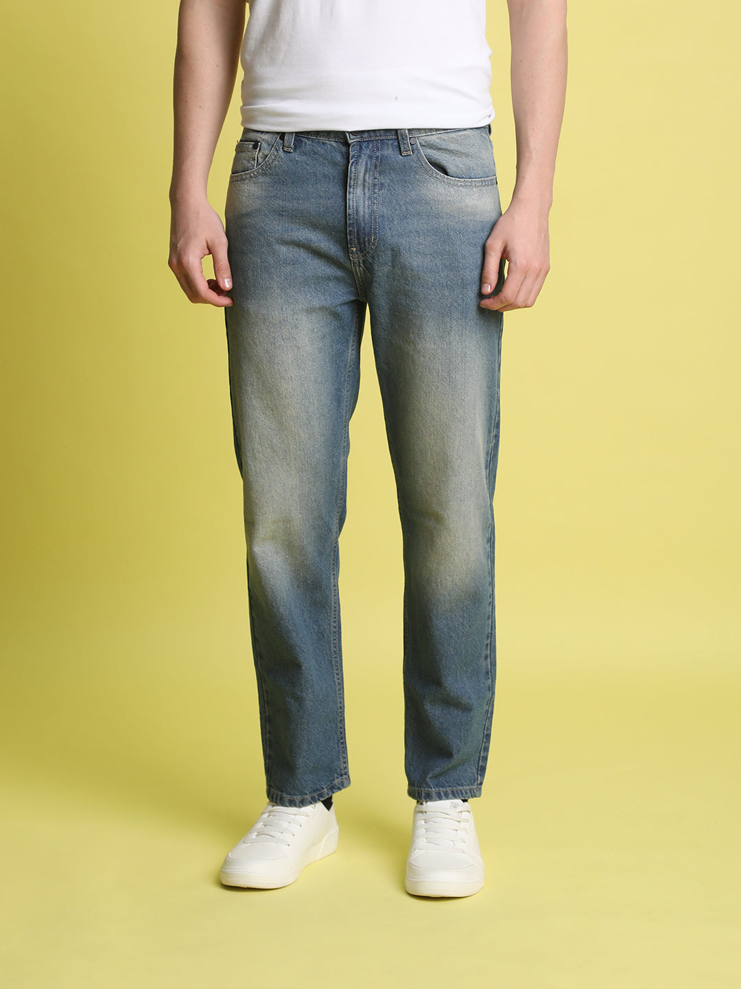 Men Relaxed  Ligth Fade Tinted Jeans