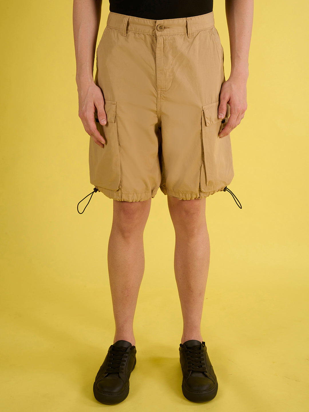 Men Solid Cargo shorts with adjustable hem