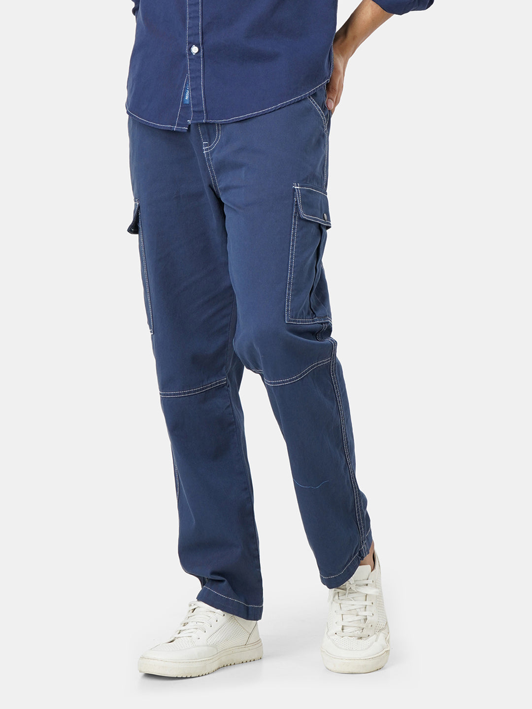 Men Blue Relaxed Fit Solid Cargo Trouser with Contrast Stitch