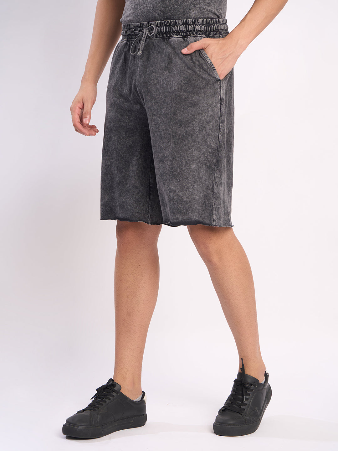 Men Grey Acid wash Raw edge Shorts
