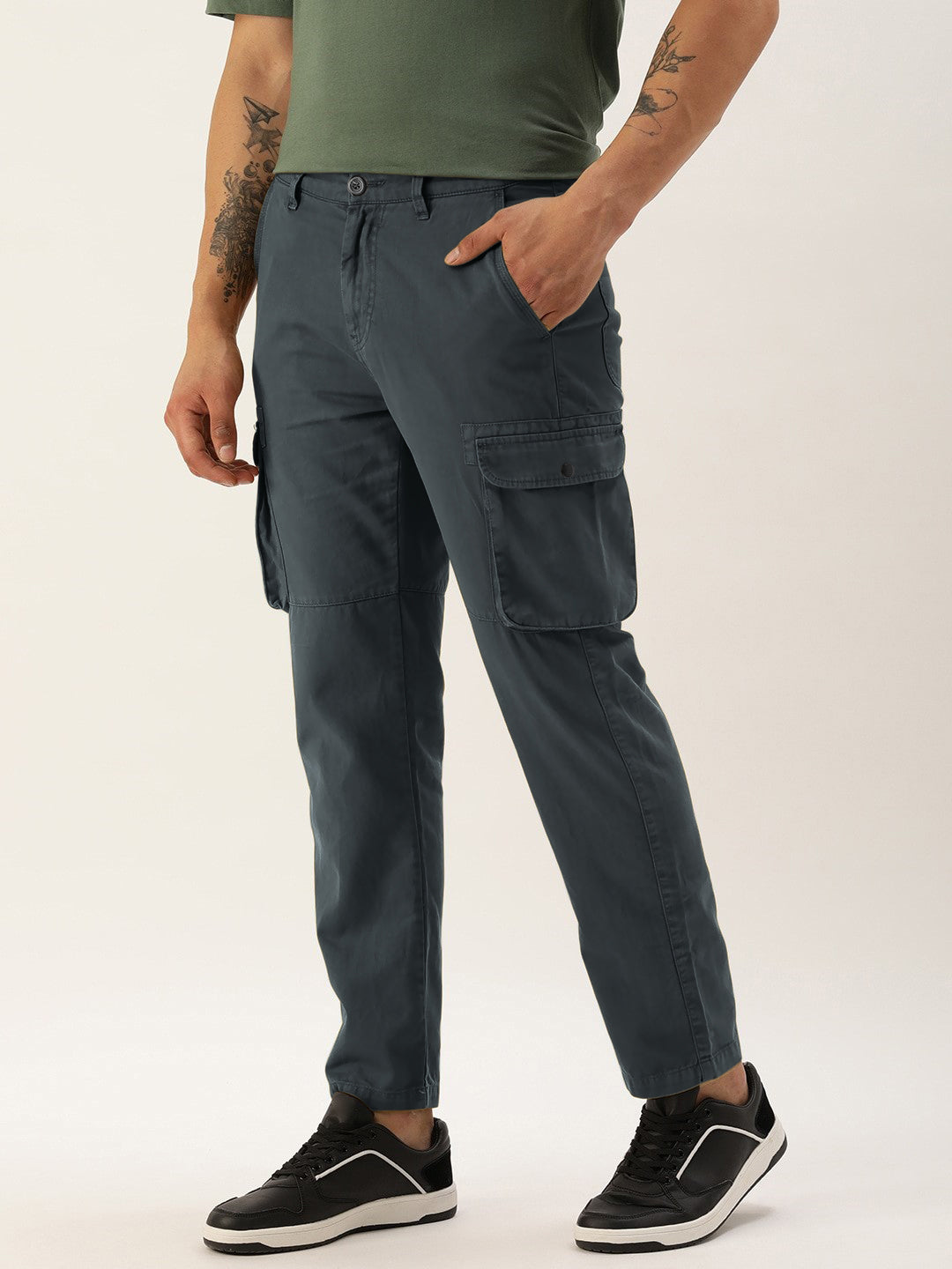 Men Dark Grey Overdyed Regular Fit Solid Cargo Trouser