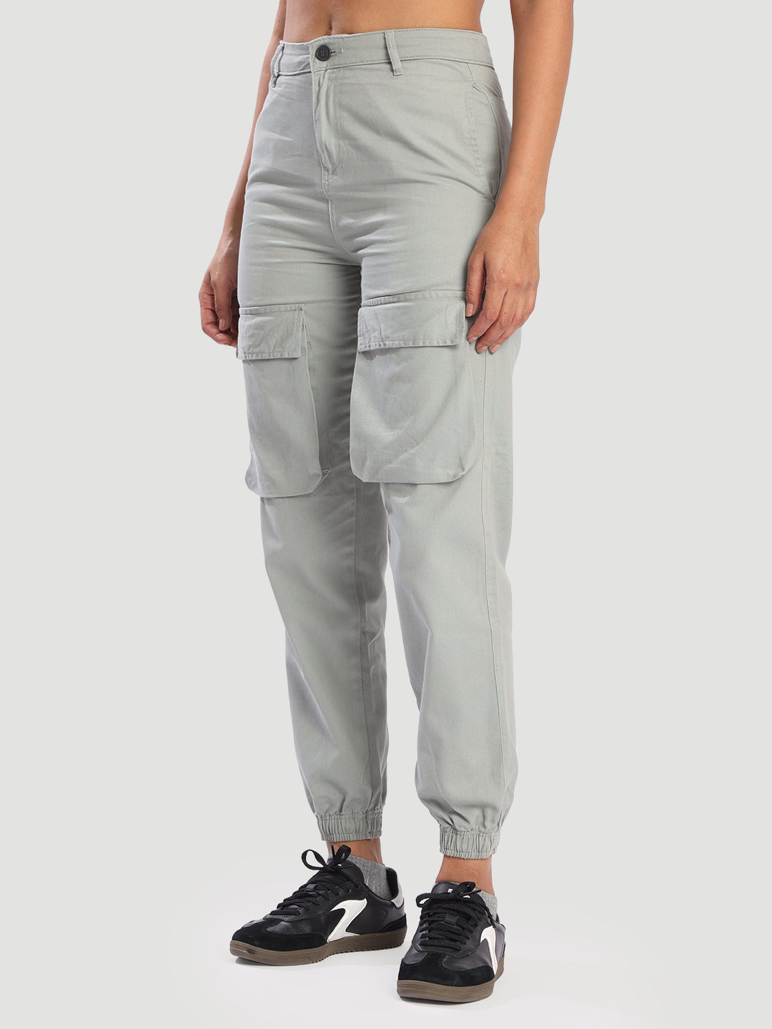 Women Grey cargo jogger with front pockets