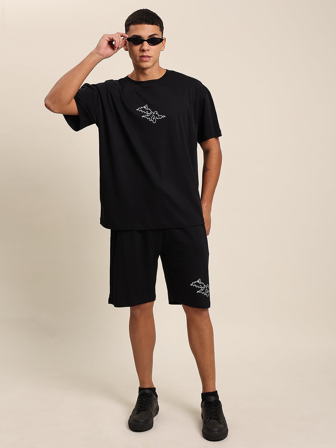 MEN-GRAPHIC-OVERSIZED-SHORTS