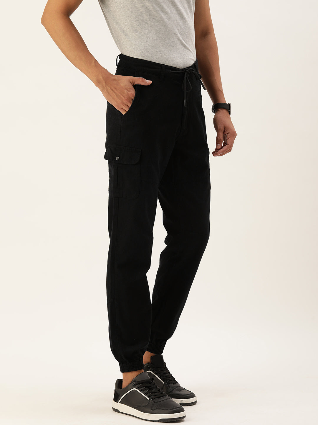 Men Black Regular Fit Solid Cargo Jogger