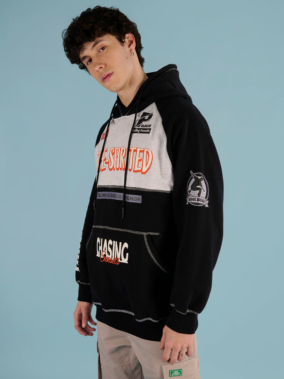 MEN OVERSIZED PRINTED HOODIE WITH KANGAROO POCKET.