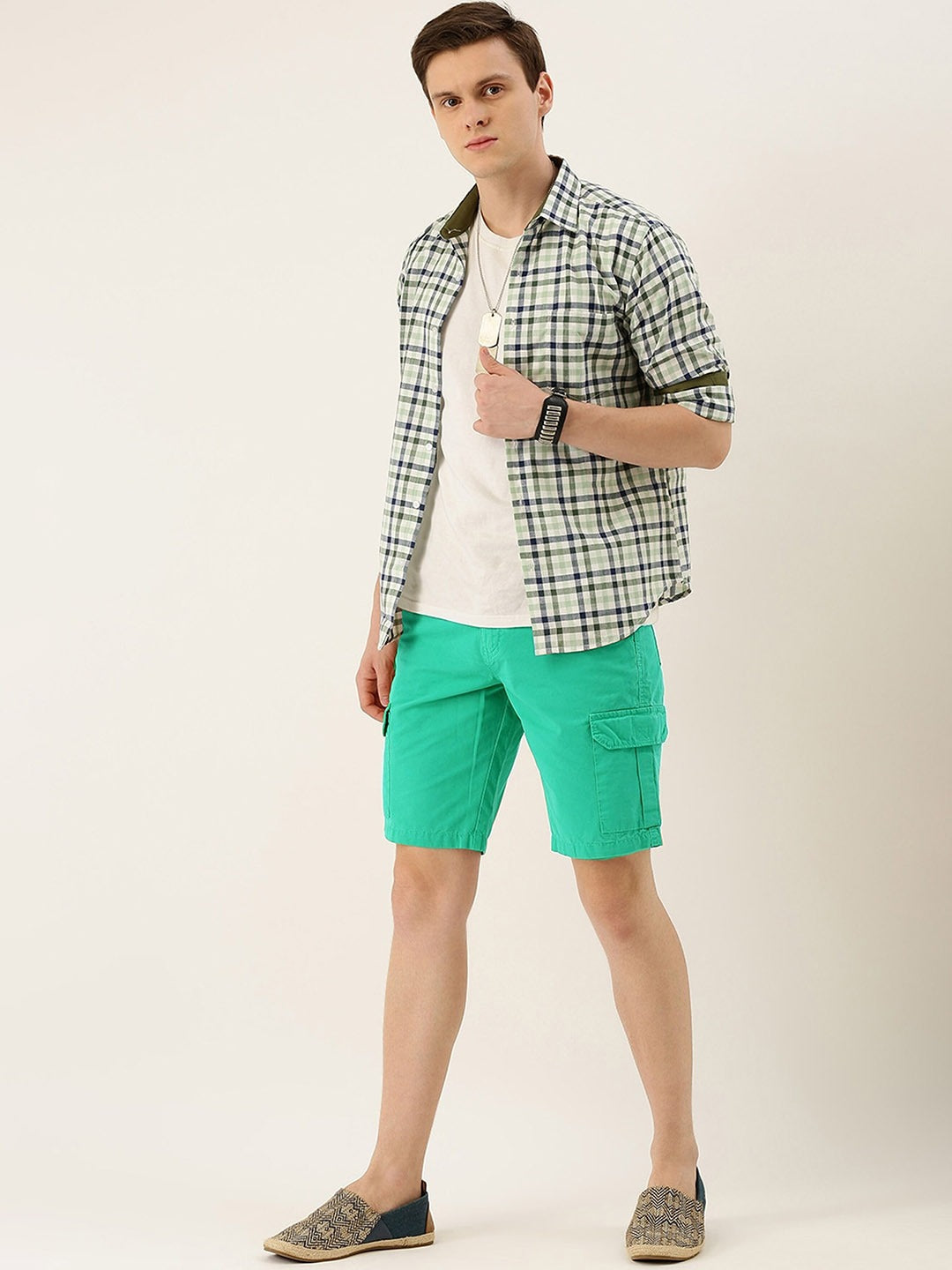 Men Aqua Haze Slim Fit Solid Cargo Shorts