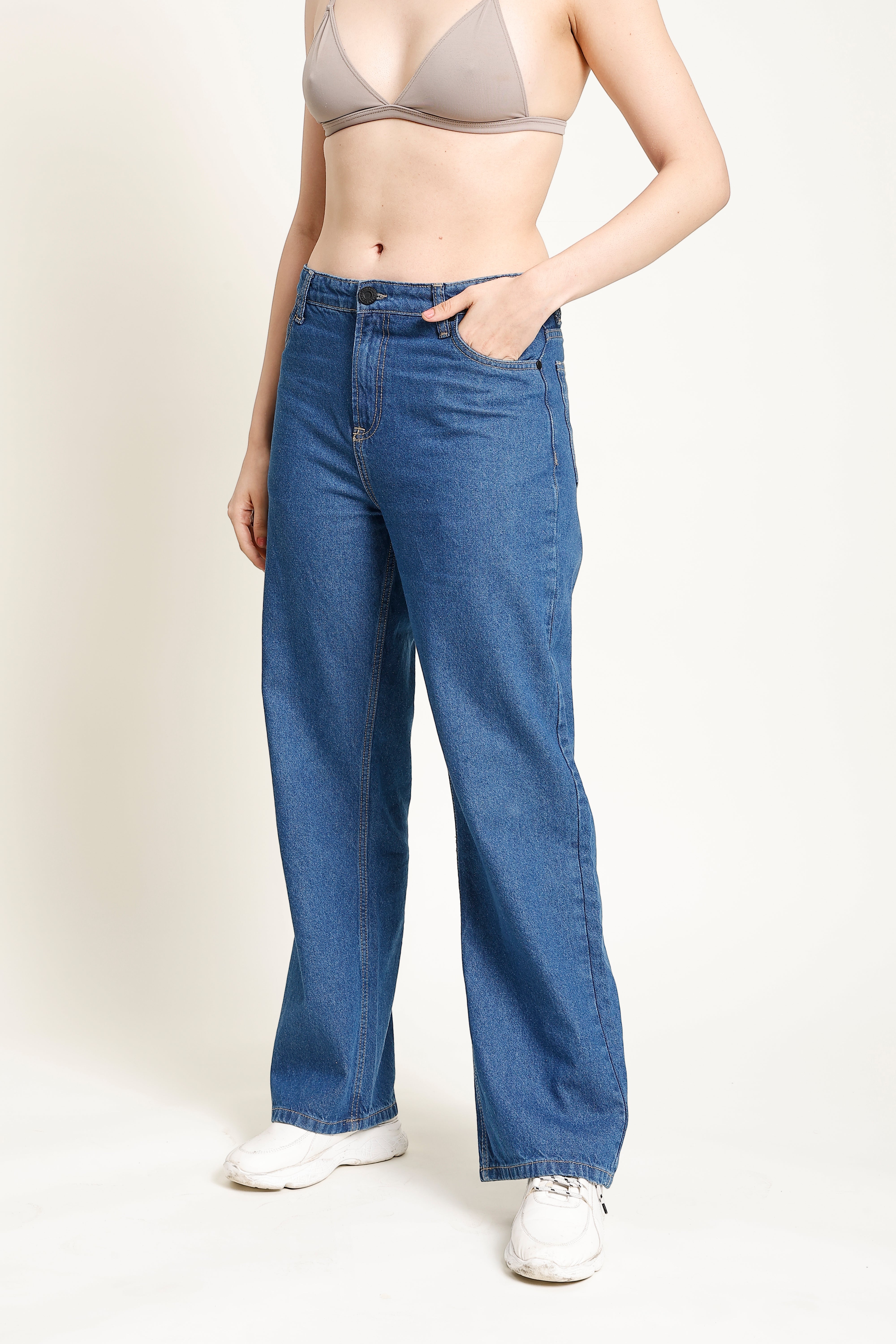 Women Straight Fit Jeans With Back Print