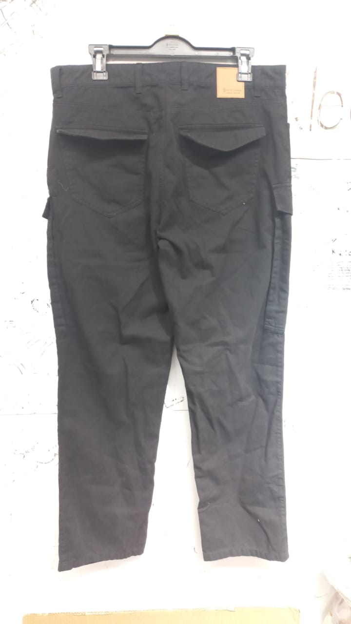 Men Black Relaxed Fit Solid Cargo Trouser